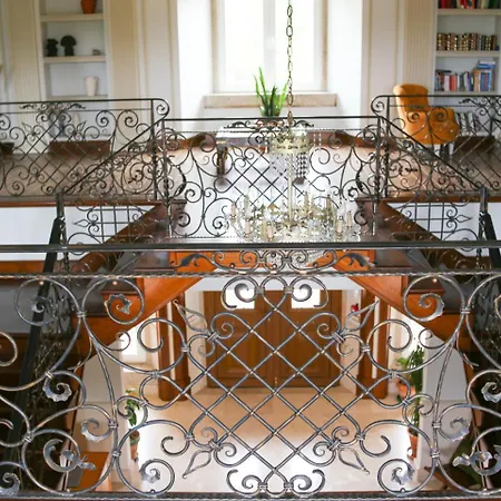 Ar Country house *